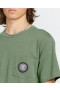 メンズ ウーブンラベル ポケットTシャツ - ライトオリーブ | Volcom Tシャツ＆タンクトップ